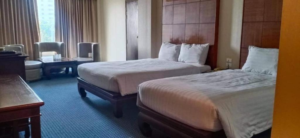 Sri U-Thong Grand Hotel Suphan Buri Exterior foto