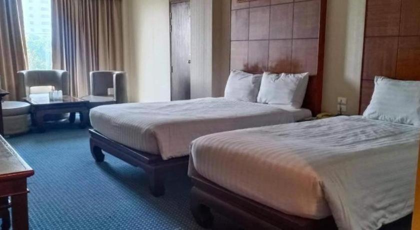 Sri U-Thong Grand Hotel Suphan Buri Exterior foto